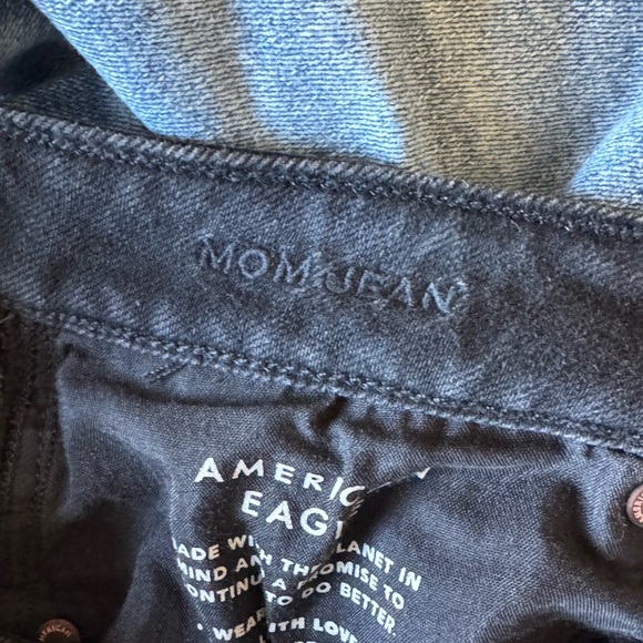 NWT American Eagle Black Mom Jeans - Picture 8 of 8
